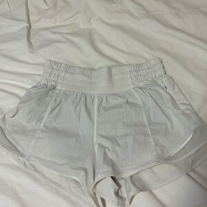 Lululemon Hotty Hot Shorts 2.5 inch